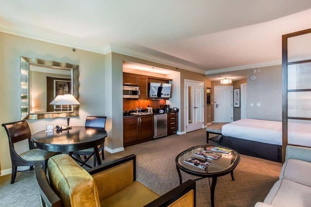 Mgm 12809 Signature Strip View Apartment