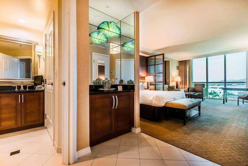Mgm 12809 Signature Strip View